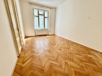 Pokoj 2 vstup - Pronájem bytu 3+1 v osobním vlastnictví 103 m², Praha 3 - Vinohrady