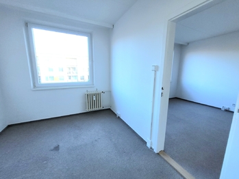 Pokoj 2 (8.99m2) - Pronájem bytu 4+1 v osobním vlastnictví 89 m², Praha 4 - Modřany