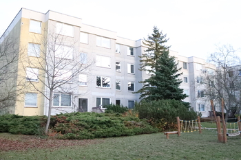 Pohled z vnitrobloku - Pronájem bytu 4+1 v osobním vlastnictví 89 m², Praha 4 - Modřany 