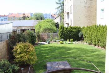 Pohled z pokoje a kuchyně - Pronájem bytu 2+1 v osobním vlastnictví 72 m², Brno