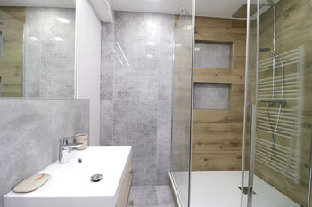 Koupelna - Pronájem bytu 3+kk v osobním vlastnictví 67 m², Praha 4 - Michle