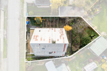 Letecký pohled na dům a pozemek - Prodej domu 150 m², Městec Králové