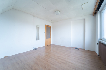 Pokoje v patře domu - Prodej domu 150 m², Městec Králové