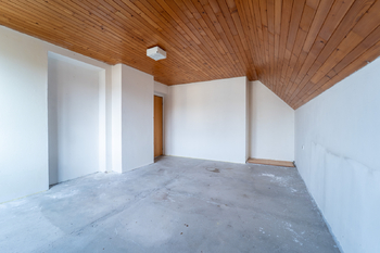 Pokoje v patře domu - Prodej domu 150 m², Městec Králové