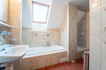 Koupelna v patře - Prodej domu 150 m², Městec Králové