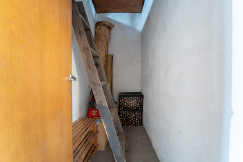 Vstup na půdu - Prodej domu 150 m², Městec Králové