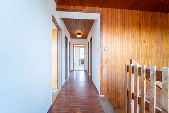 Chodba v patře - Prodej domu 150 m², Městec Králové