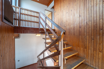 Dřevěné schodiště - Prodej domu 150 m², Městec Králové