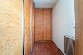 Šatna u vstupu do domu - Prodej domu 150 m², Městec Králové