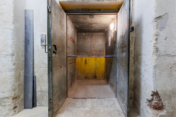 Prodej výrobních prostor 1766 m², Karlovy Vary