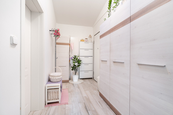 Prodej bytu 1+kk v osobním vlastnictví 53 m², Tuchoměřice