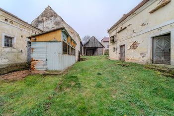 dvůr - Prodej domu 156 m², Kočín