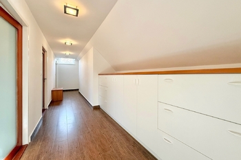 Prodej domu 650 m², Svinaře