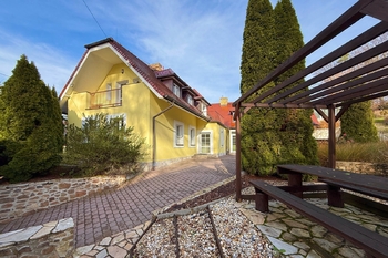 Prodej domu 650 m², Svinaře