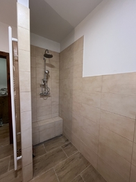 Sprchový kout - Prodej domu 170 m², Karolinka