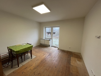 Obývací pokoj se vstupem na zahradu - Prodej domu 170 m², Karolinka