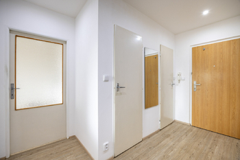 Pronájem bytu 2+kk v družstevním vlastnictví 45 m², Praha 8 - Kobylisy