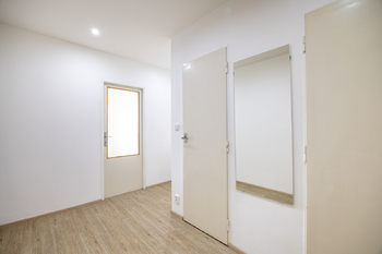 Pronájem bytu 2+kk v družstevním vlastnictví 45 m², Praha 8 - Kobylisy