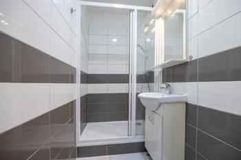 Pronájem bytu 2+kk v družstevním vlastnictví 45 m², Praha 8 - Kobylisy