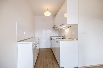 Pronájem bytu 2+kk v družstevním vlastnictví 45 m², Praha 8 - Kobylisy