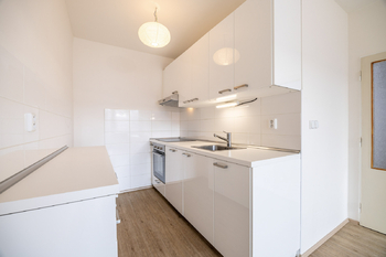 Pronájem bytu 2+kk v družstevním vlastnictví 45 m², Praha 8 - Kobylisy