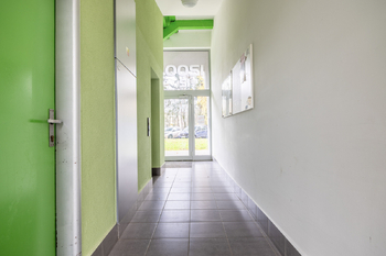 Pronájem bytu 2+kk v družstevním vlastnictví 45 m², Praha 8 - Kobylisy