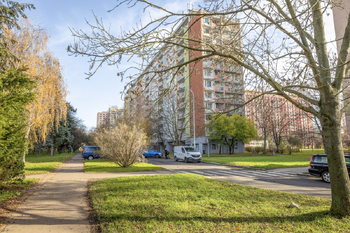 Pronájem bytu 2+kk v družstevním vlastnictví 45 m², Praha 8 - Kobylisy