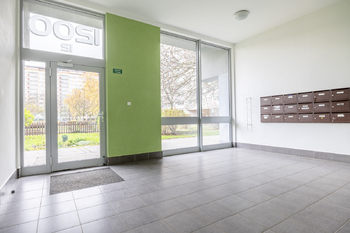 Pronájem bytu 2+kk v družstevním vlastnictví 45 m², Praha 8 - Kobylisy