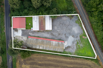 Letecký pohled na areál - Pronájem skladovacích prostor 676 m², Červené Pečky