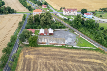Letecký pohled na areál - Pronájem skladovacích prostor 676 m², Červené Pečky