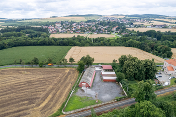 Letecký pohled na areál - Pronájem skladovacích prostor 676 m², Červené Pečky