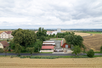 Letecký pohled na areál - Pronájem skladovacích prostor 676 m², Červené Pečky