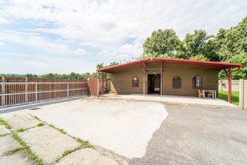 Budova kancelářského zázemí - Pronájem skladovacích prostor 676 m², Červené Pečky