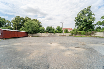 Volný pozemek v zadní části areálu - Pronájem skladovacích prostor 676 m², Červené Pečky