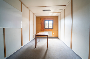 Pronájem skladovacích prostor 676 m², Červené Pečky