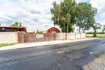 Vstup do areálu - Pronájem skladovacích prostor 676 m², Červené Pečky