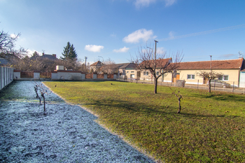Prodej pozemku 320 m², Velké Bílovice