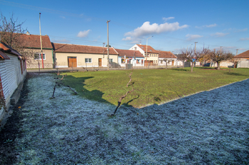 Prodej pozemku 320 m², Velké Bílovice