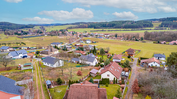 Výhled do obce - Pronájem pozemku 928 m², Drevníky