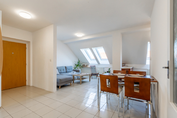 jídelna s obývákem - Prodej bytu 3+kk v družstevním vlastnictví 82 m², Nymburk