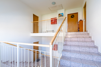schodiště - Prodej bytu 3+kk v družstevním vlastnictví 82 m², Nymburk