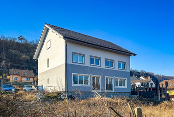 pohled z ulice - Prodej nájemního domu 300 m², Štěchovice 