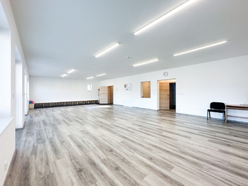 společenský sál - Prodej nájemního domu 300 m², Štěchovice