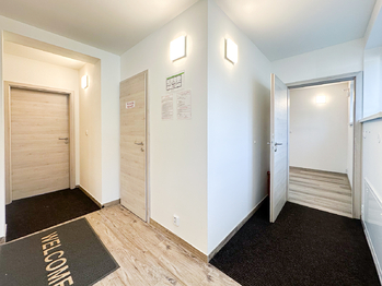 první vstup do sálu - Prodej nájemního domu 300 m², Štěchovice