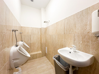 WC muži - Prodej nájemního domu 300 m², Štěchovice