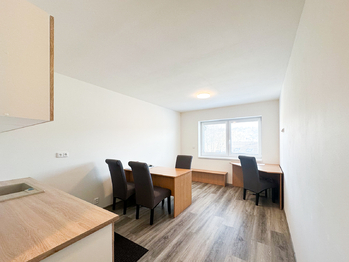 kancelář 1 - Prodej nájemního domu 300 m², Štěchovice