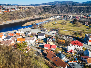 pohled na dům - Prodej nájemního domu 300 m², Štěchovice