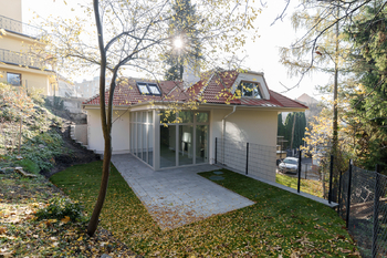 Prodej luxusního viladomu, Praha 10 – Záběhlice, u Hamerského rybníka - Prodej domu 462 m², Praha 10 - Záběhlice