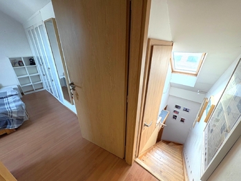 Schody do patra - Prodej bytu 2+kk v osobním vlastnictví 50 m², Praha 3 - Žižkov