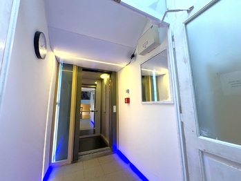 Společné prostory domu - výtah - Prodej bytu 2+kk v osobním vlastnictví 50 m², Praha 3 - Žižkov